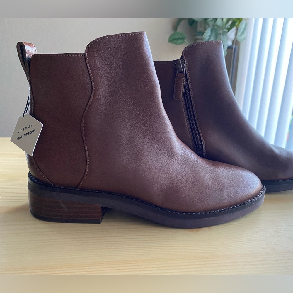 Cole Haan Women river Chelsea boots Size 6.0